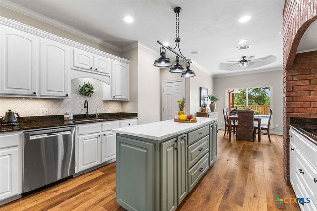 588 Austin Hines Dr, House other with 4 bedrooms, 3 bathrooms and null parking in China Spring TX | Image 5