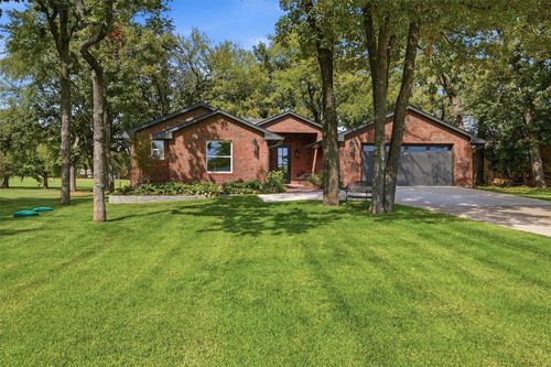 215 Modoc Trail, Lake Kiowa, TX, 76240 | Card Image