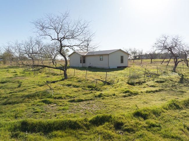 2095 Bridal Path Rd, House other with 1 bedrooms, 1 bathrooms and 100 parking in Luling TX | Image 38