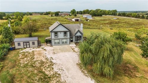 19439 254th St, Tonganoxie, KS, 66086-3271 | Card Image