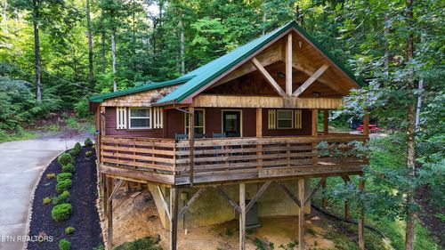 1046 Cheshire Ct, Gatlinburg, TN, 37738-5354 | Card Image