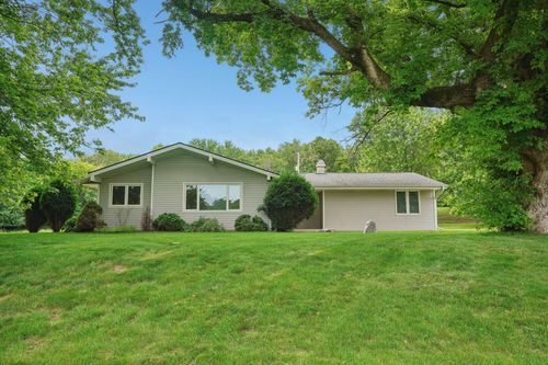 2795143 N Willow Creek Dr, Pewaukee, WI, 53072-1026 | Card Image