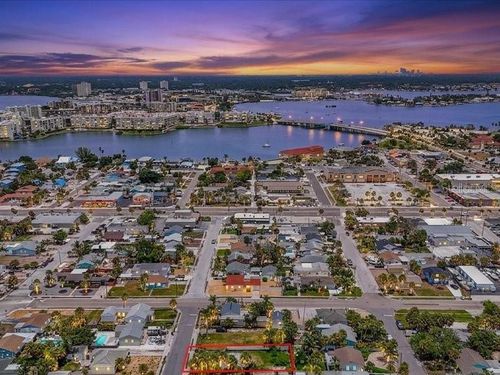 516 78th Ave, St Pete Beach, FL, 33706-1714 | Card Image
