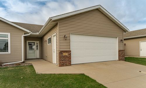 645 Ashley Ln, Owatonna, MN, 55060-6609 | Card Image