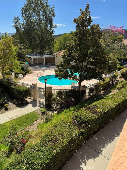464-18107 Erik Ct, Canyon Country, CA, 91387 | Card Image