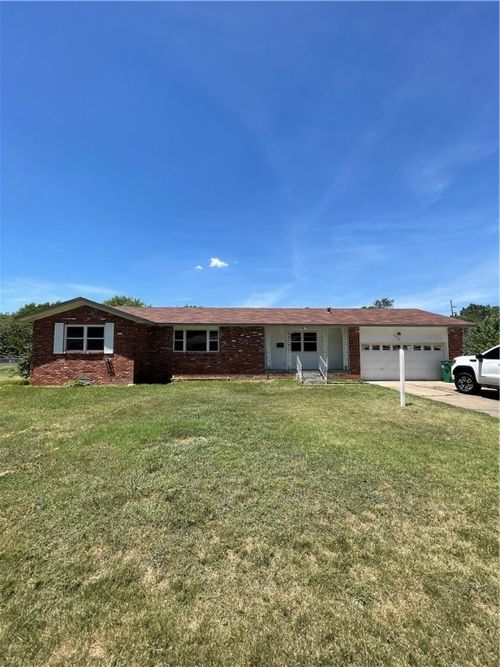 606 Cedar St, Springdale, AR, 72764-3504 | Card Image