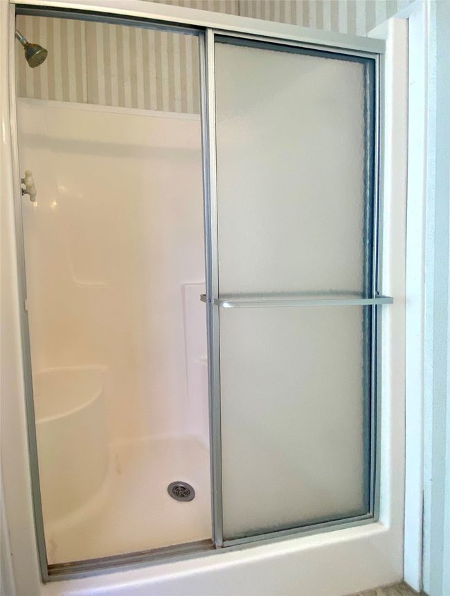 Shower | Image 15