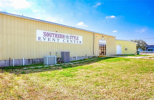 1101 S Saint Marys St, Falfurrias, TX, 78355-5030 | Card Image