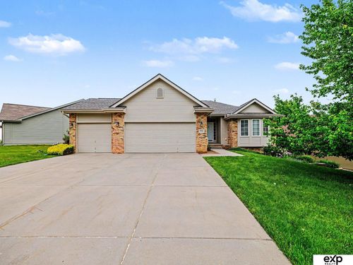 5006 Fountain Dr, Papillion, NE, 68133-4744 | Card Image