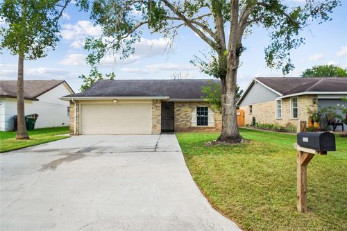 3226 Dragonwick Dr, Houston, TX, 77045-3608 | Card Image
