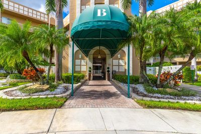 B-215 - 7623 Southampton, Condo with 2 bedrooms, 2 bathrooms and null parking in Tamarac FL | Image 1