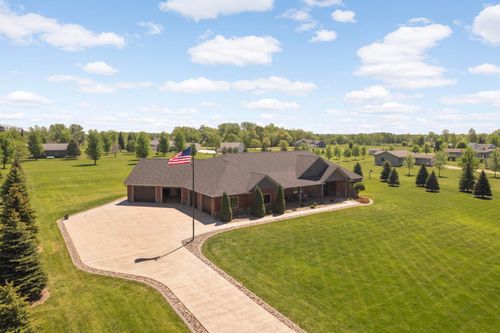 141 Woods Dr, Le Sueur, MN, 56058-9730 | Card Image