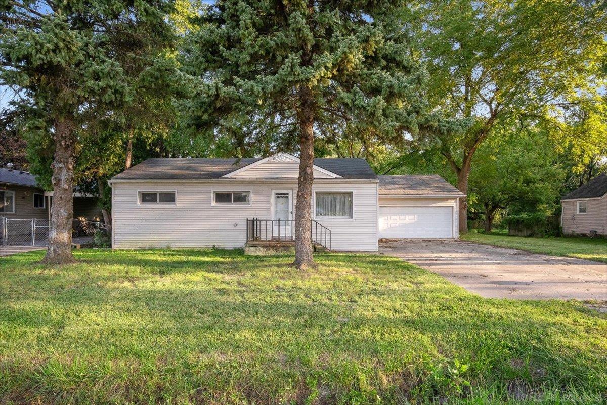 Finley St, Clinton Township, MI 48035