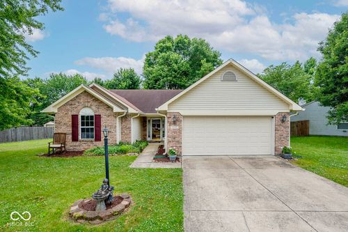 5543 Alcott Ln, Indianapolis, IN, 46221-4871 | Card Image