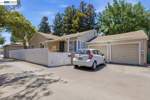 882 W Tennyson Rd, Hayward, CA, 94544-5222 | Card Image
