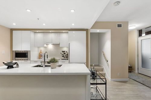 82 Switchmen St, Vancouver, BC, V6A0H2 | Card Image