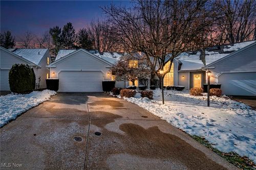 17922 Cambridge Oval, Strongsville, OH, 44136-7000 | Card Image