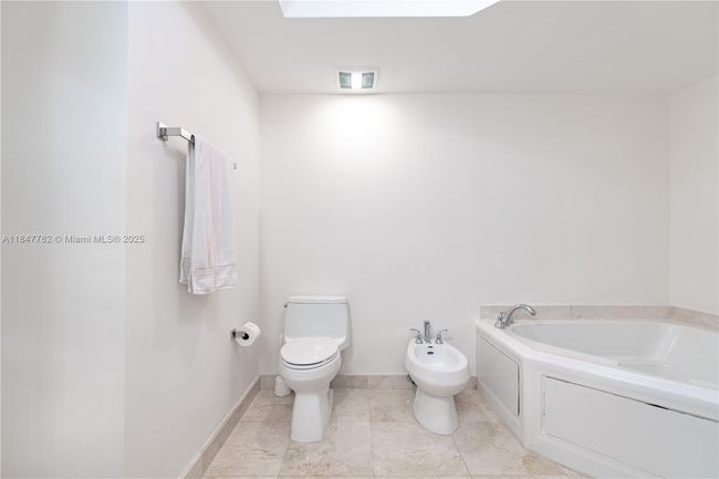 APT-508 - 17555 Atlantic Blvd, Condo with 3 bedrooms, 2 bathrooms and null parking in Sunny Isles Beach FL | Image 16
