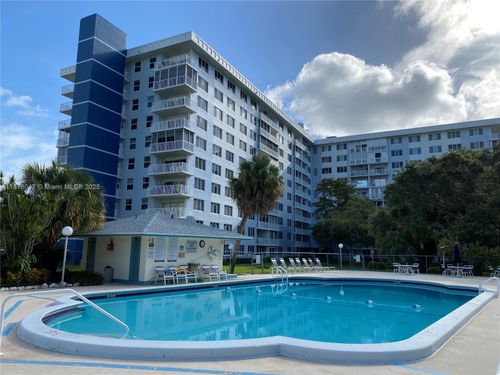 apt-303-4200 Hillcrest Dr, Hollywood, FL, 33021-7900 | Card Image