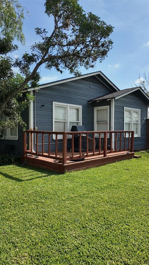 305 Dunn St., Cuero, TX, 77954 | Card Image