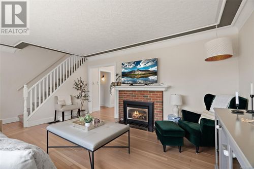 924 Stafford St, Victoria, BC, V8X2V8 | Card Image