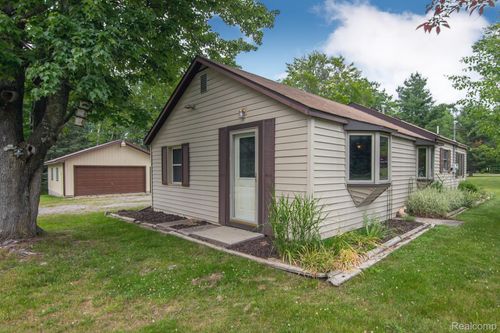 2433 E Fox Rd, Lincoln, MI, 48742-9595 | Card Image