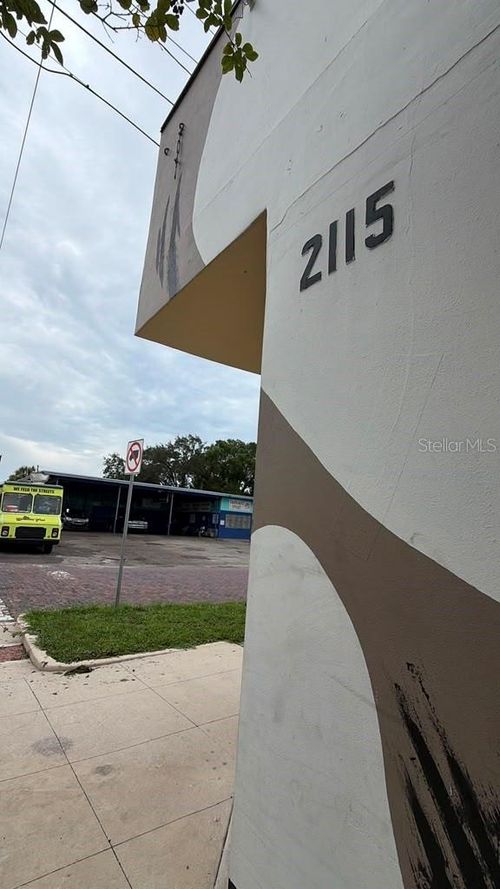 2115 N 22nd St, TAMPA, FL, 33605-3911 | Card Image