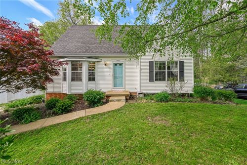 1722 W Idlewood Dr, Twinsburg, OH, 44087-1240 | Card Image