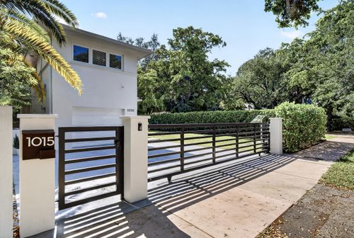 1015 Madrid St, Coral Gables, FL, 33134-2209 | Card Image