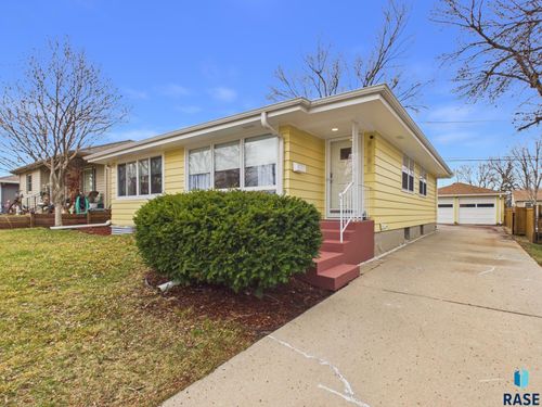 2101 E Willow Leaf St, Sioux Falls, SD, 57110 | Card Image