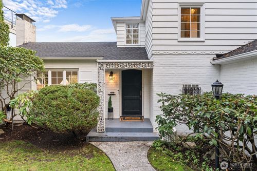 1820 Magnolia Way W, Seattle, WA, 98199-4326 | Card Image