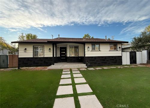 9123 Woodley Ave, North Hills, CA, 91343-2926 | Card Image