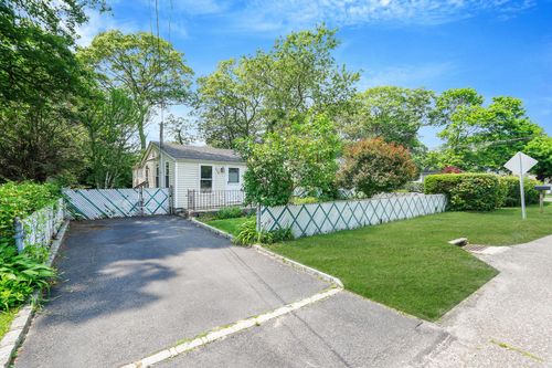 224 Woodycrest Dr, Holtsville, NY, 11742-1727 | Card Image