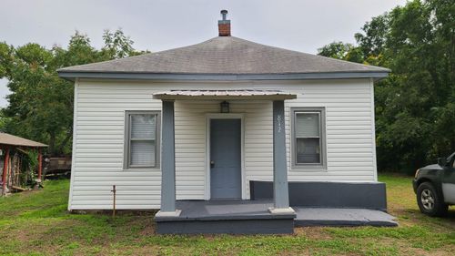 812 E 4th St, Wellington, KS, 67152-2719 | Card Image