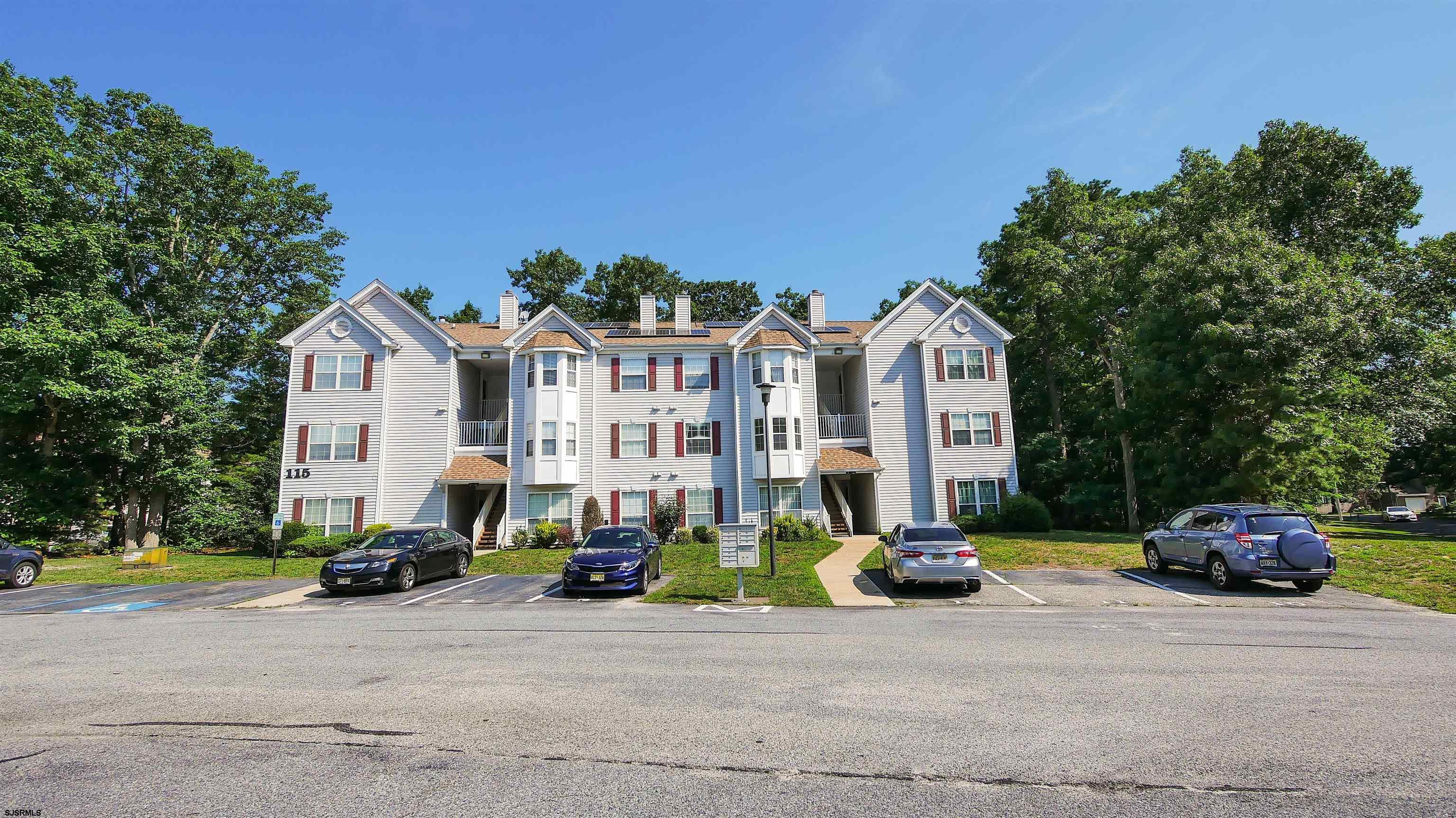 Navajo Ct, Galloway, NJ 08205
