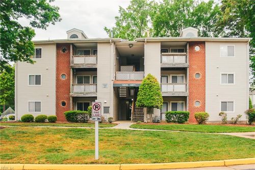 12871 Daybreak Cir, Newport News, VA, 23602-9513 | Card Image