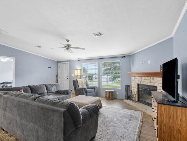 403 Se County Road 3048 C, House other with 3 bedrooms, 2 bathrooms and null parking in Corsicana TX | Image 16