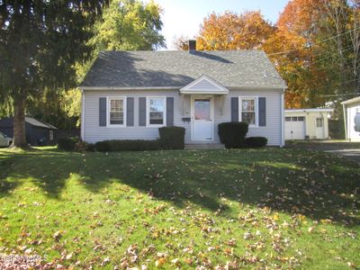 Great curb appeal to this Classic Cape~ | Image 1