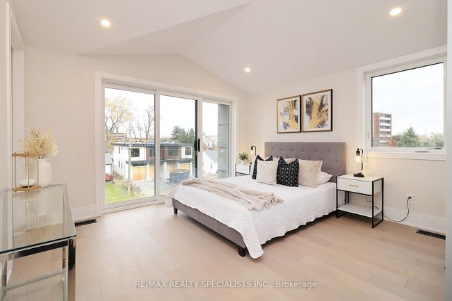 1046 Roosevelt Rd, House attached with 5 bedrooms, 6 bathrooms and 2 parking in Mississauga ON | Image 36