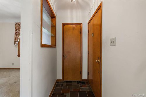 17330 Beverly Rd, Beverly Hills, MI, 48025-5540 | Card Image
