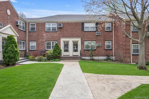 218-6939 213th St, Oakland Gardens, NY, 11364-2511 | Card Image