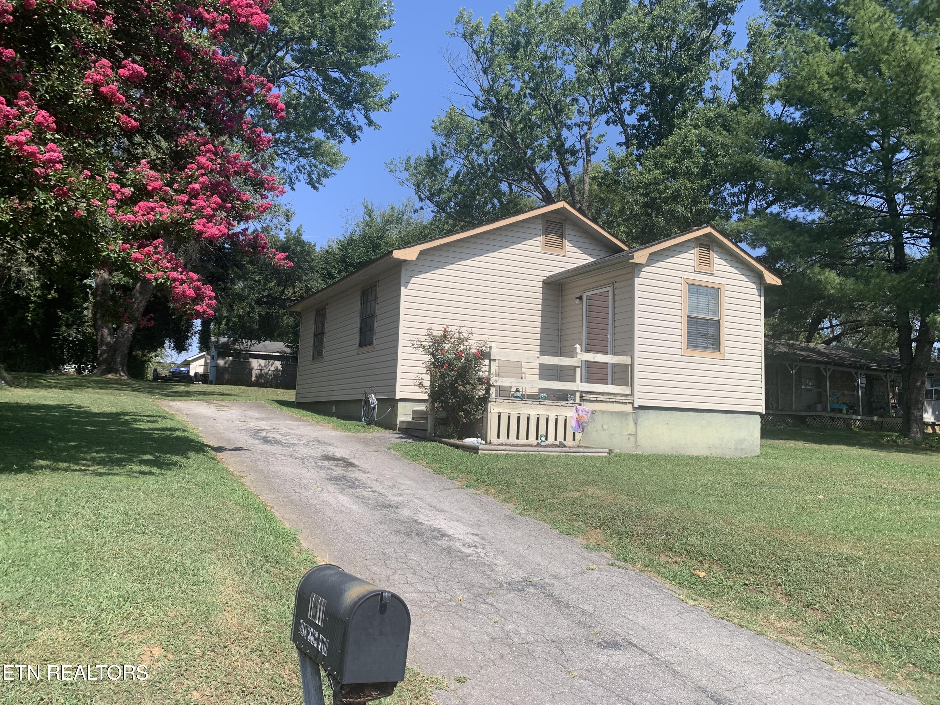 Madison Ave, Maryville, TN 37804
