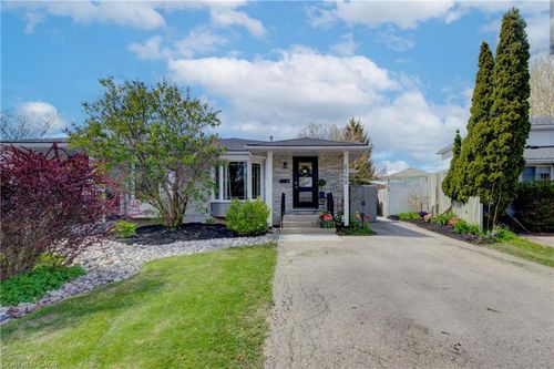 b-626 Settlersfield Crt, Waterloo, ON, N2T2K6 | Card Image
