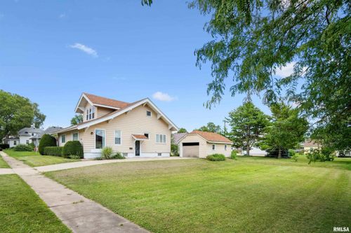 110 Hall Ave, Lowden, IA, 52255-9598 | Card Image