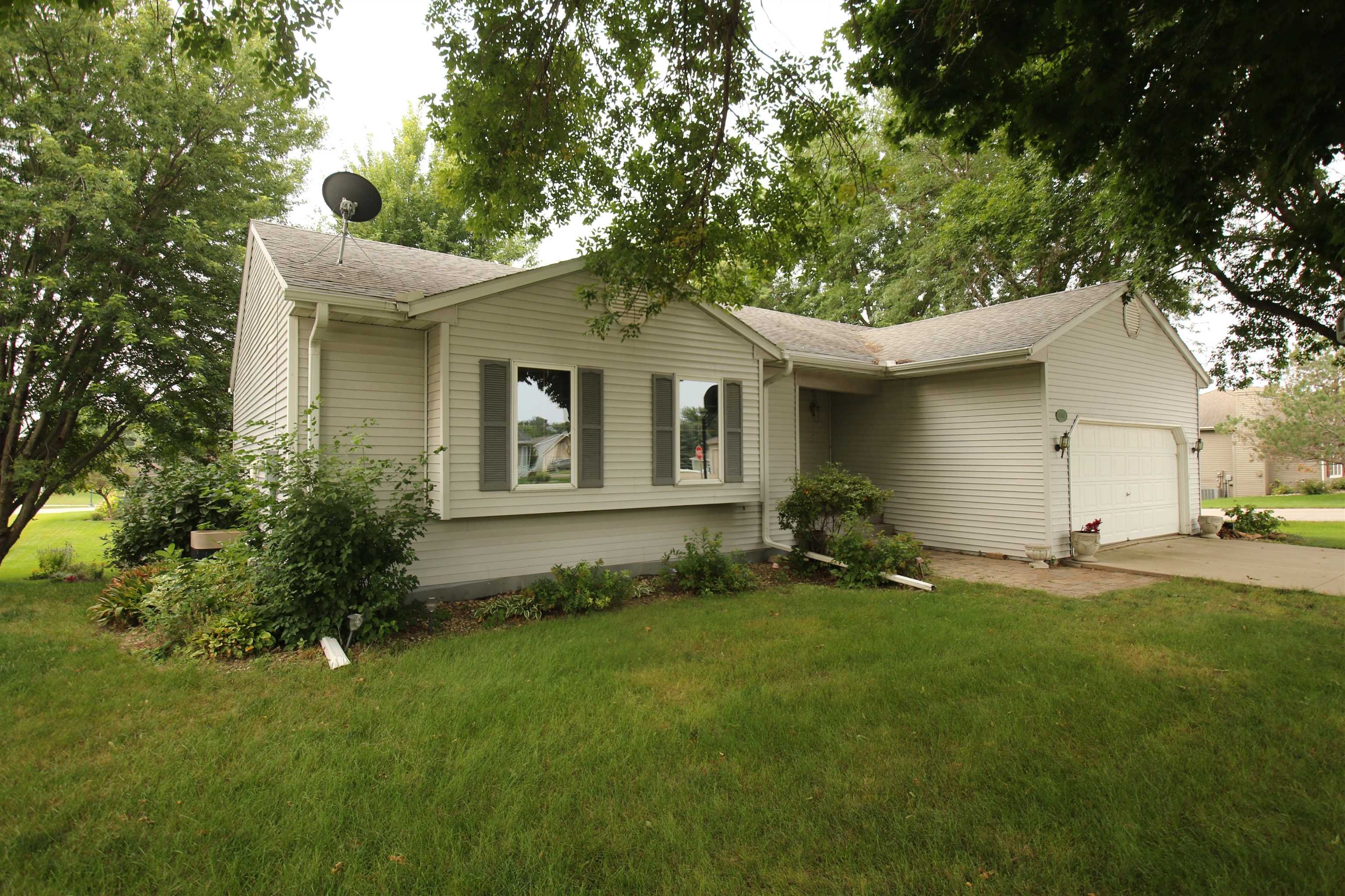 28th St, Spirit Lake, IA 51360