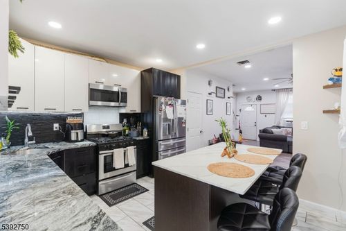 830 Grove St, Elizabeth, NJ, 07202-3309 | Card Image