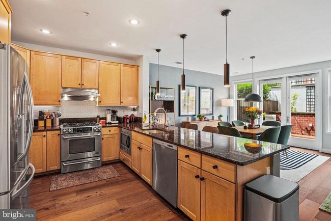 APT-104C - 1811 14 Th St N, Condo with 2 bedrooms, 3 bathrooms and null parking in ARLINGTON VA | Image 5