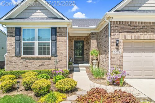 5008 Oakdale Dr, Clarkston, MI, 48348-4963 | Card Image