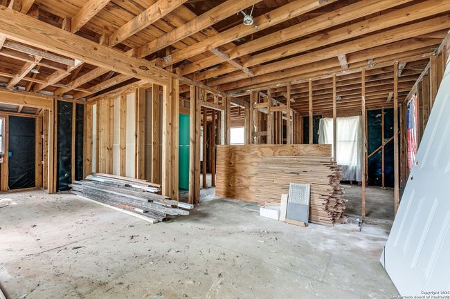67 N 5 Th St, House other with 2 bedrooms, 1 bathrooms and null parking in Somerset TX | Image 5