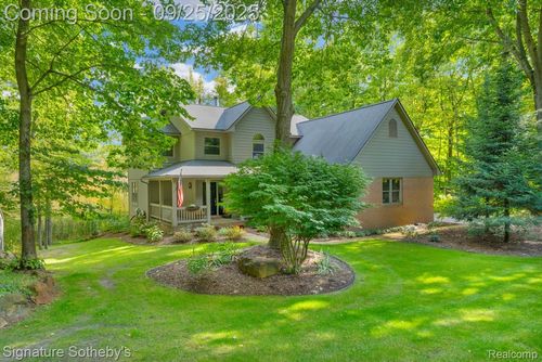 5226 Forest Valley Dr, Clarkston, MI, 48348-3752 | Card Image